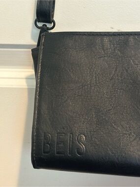 BEIS Travel Crossbody Wallet Purse Black.